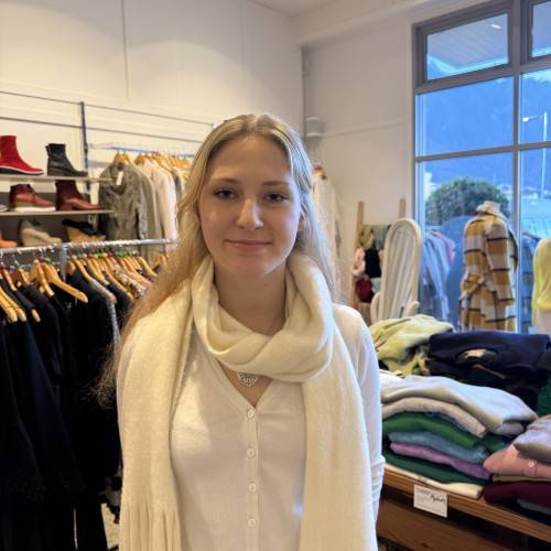 Meika - Store Assistant 